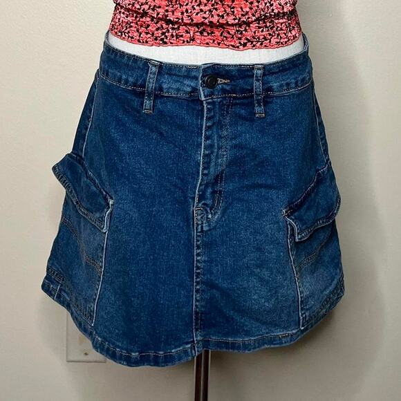 Vintage 90s blue denim mini skirt with chunky pockets - Picture 1 of 5